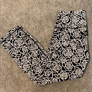 Lululemon Posey Black High Times 3/4 EUC Sz. 8